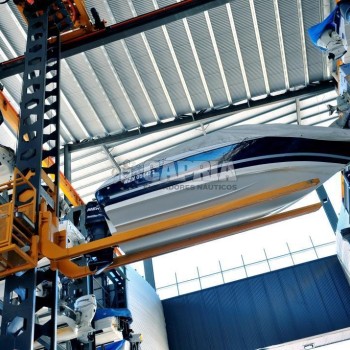 Top running Stacker Crane for boats upto 3 ton/26 ft