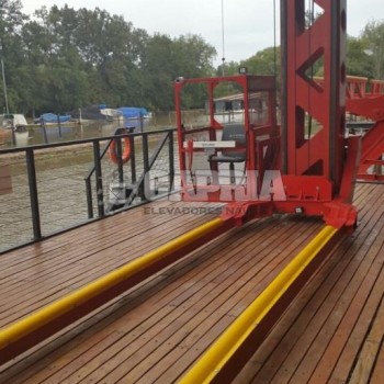 Top running Stacker Crane for boats upto 3 ton/26 ft